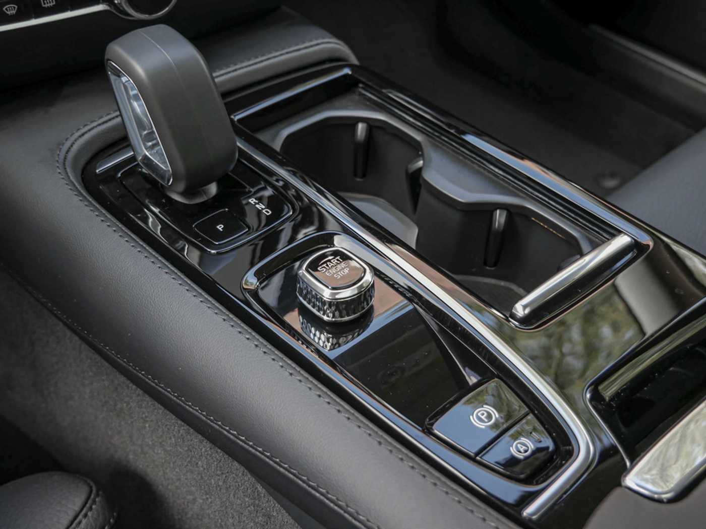Volvo  T6 AWD Recharge Plus Dark Plug-In Hybrid