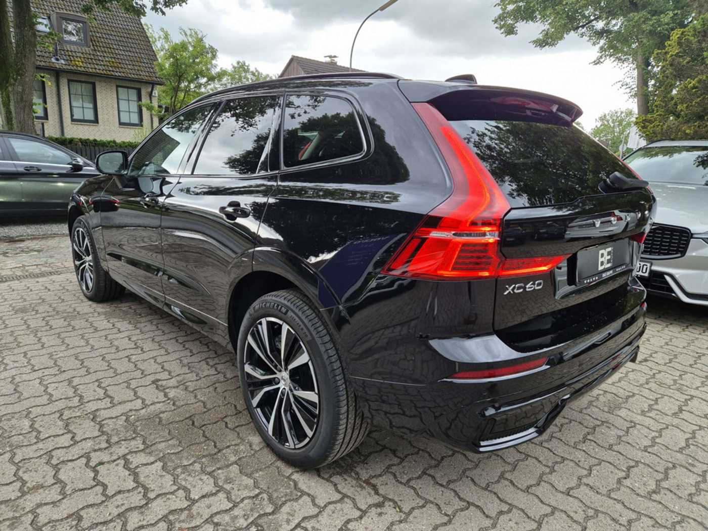 Volvo  B4 Mild-Hybrid Diesel Plus Dark Geartronic