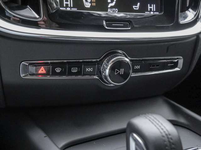 Volvo  B5 Geartronic Momentum Pro LED LEDER