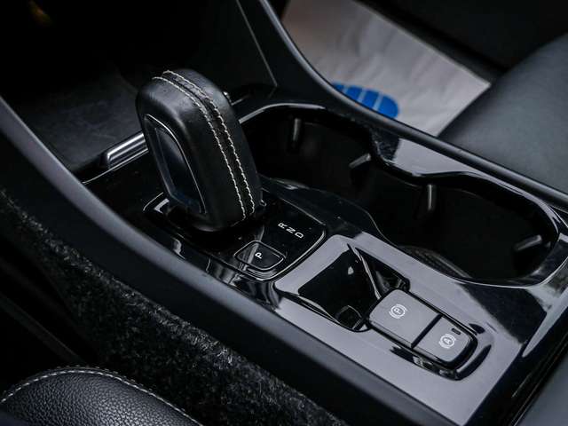 Volvo  D4 AWD R-Design Geartronic * Leder*Standhzg*